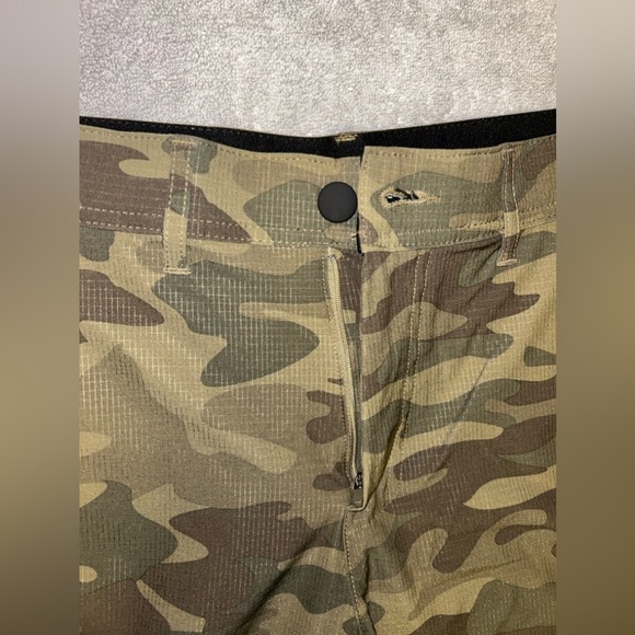 George Camouflage Wet/Dry shorts. Size 32 - Picture 2 of 4